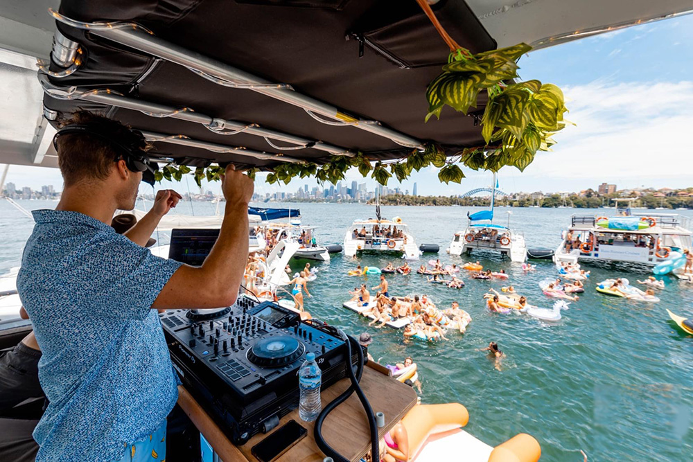Barefoot Blue Boat Sydney 11
