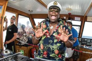 DJ - Easy Boat Hire
